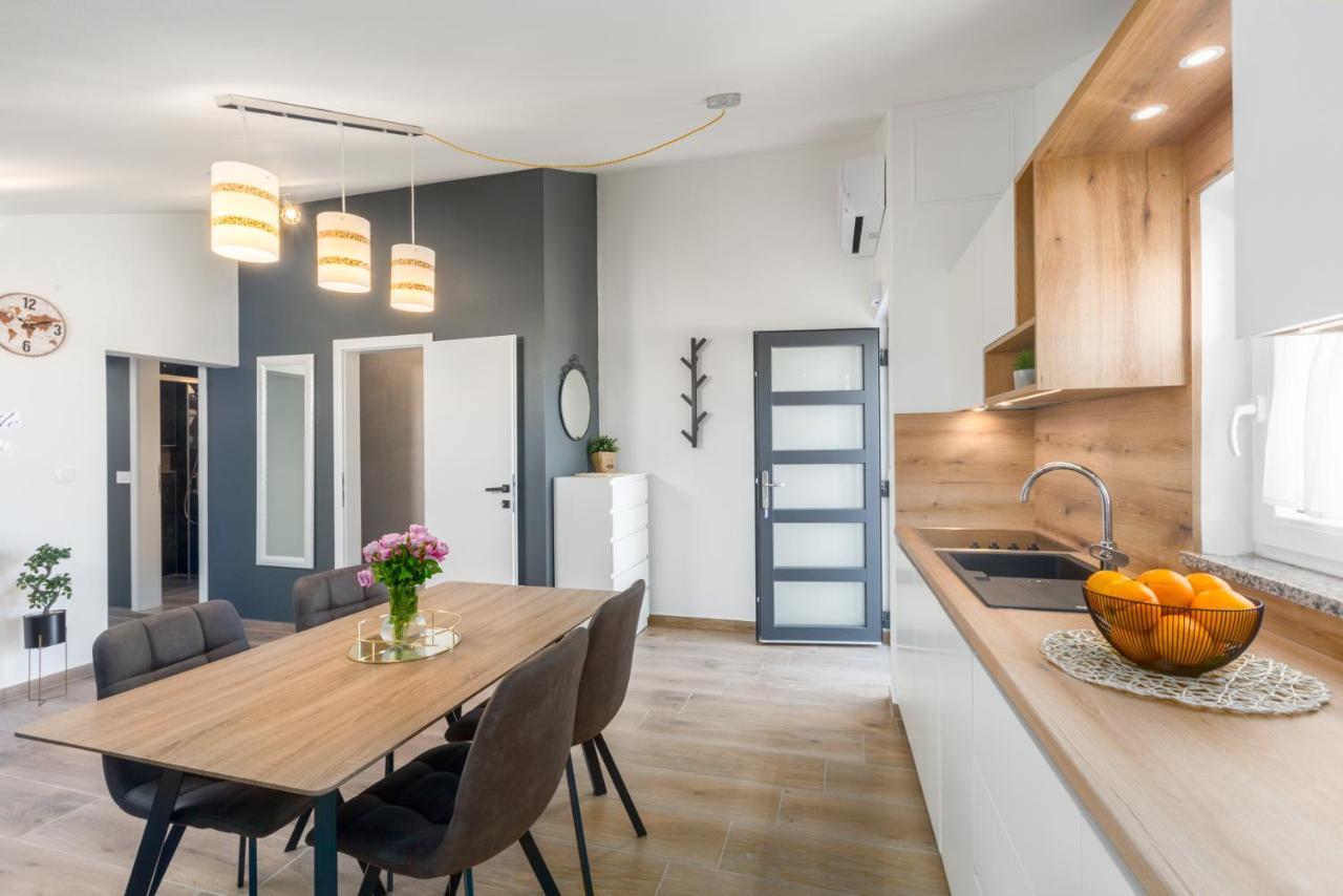 Apartments Residence Radovan 1 波雷奇 外观 照片