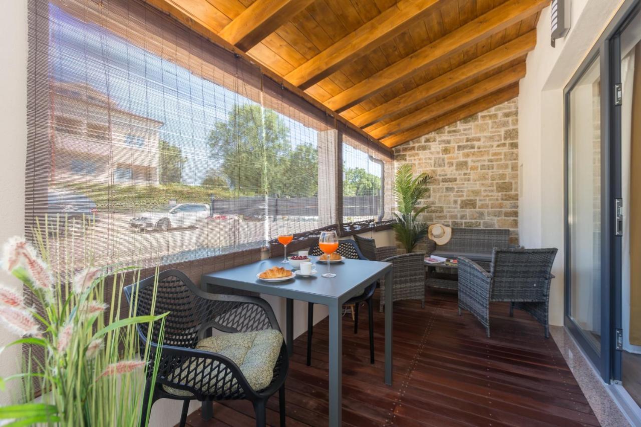 Apartments Residence Radovan 1 波雷奇 外观 照片